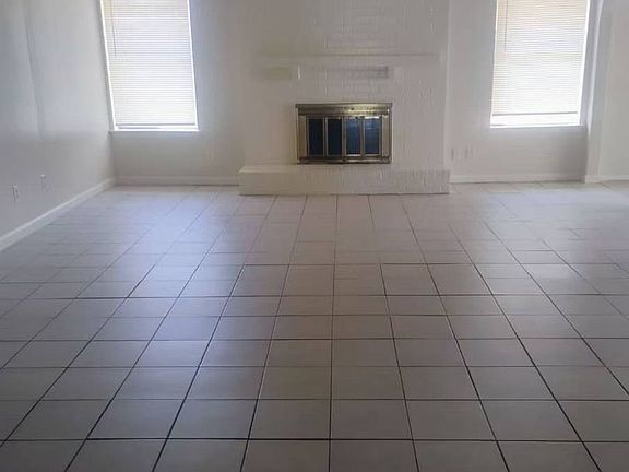 4th image of 2901 Colonial Dr