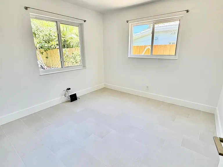 814 S Lake Dr — Photo 9