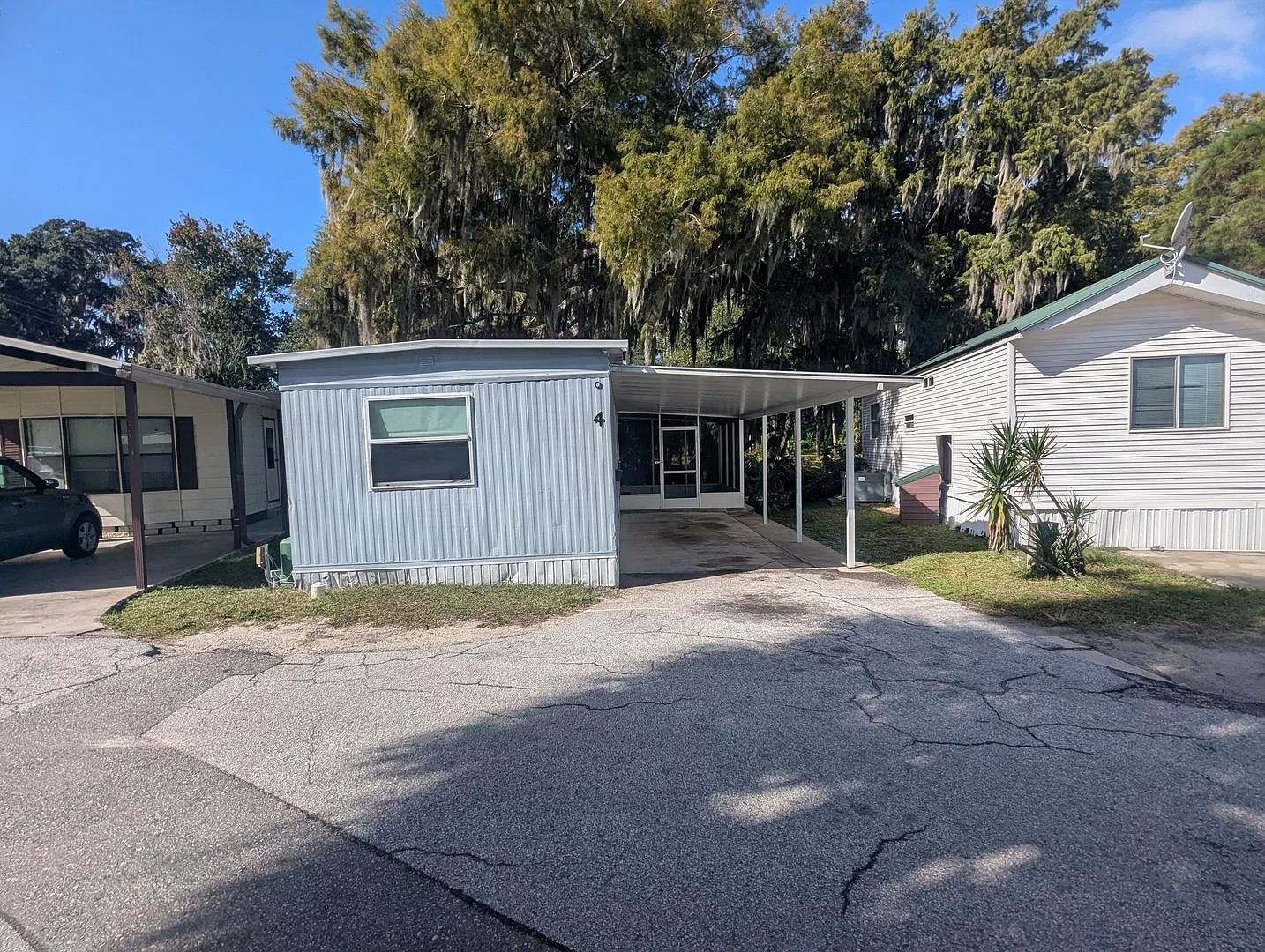 Charming 1 Bedroom, 1 Bathroom Manufactured Home with Beautiful Water Views For Rent! — Photo 1