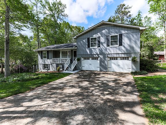 3rd image of 2575 Oak Hill Dr