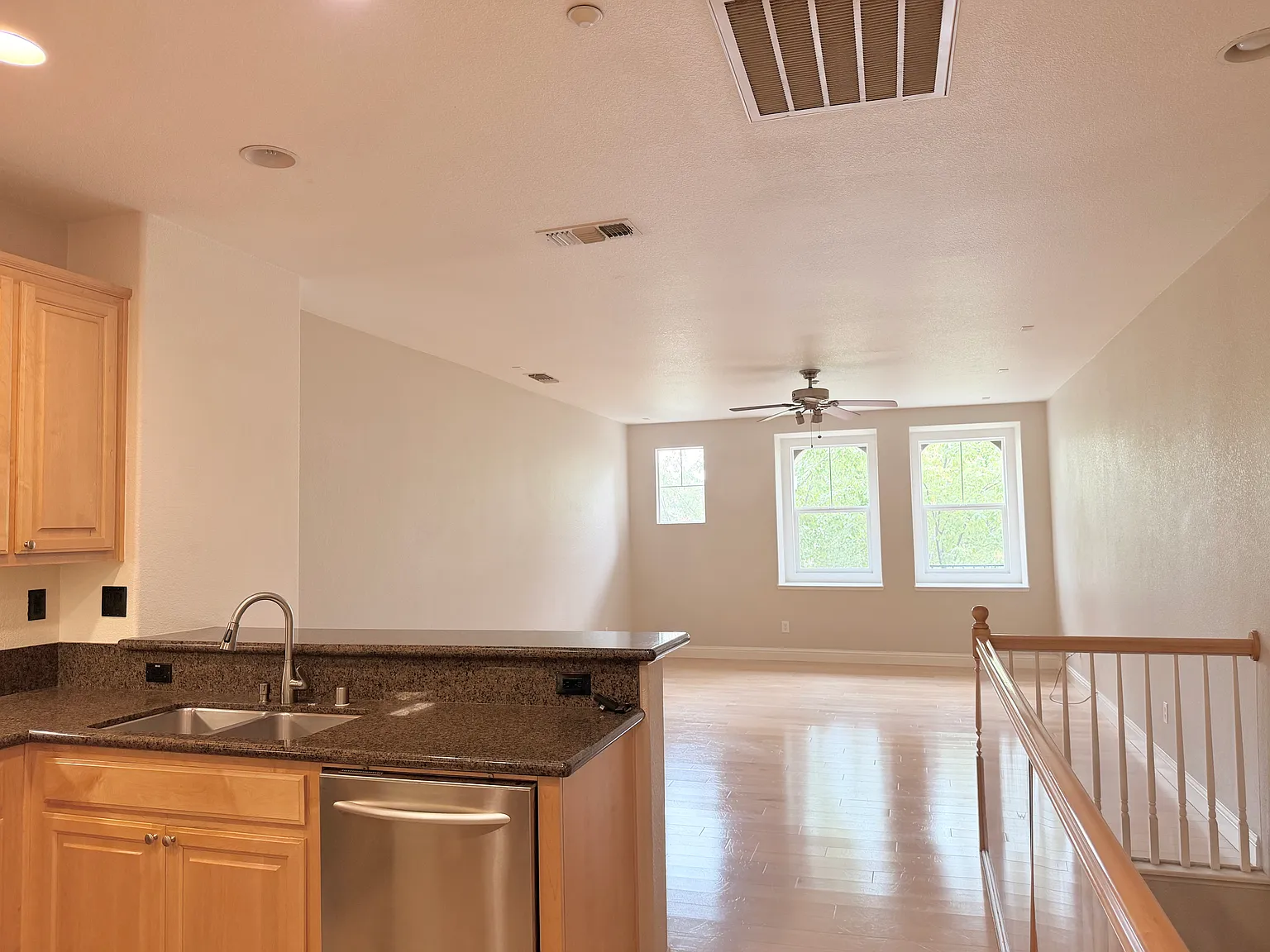 2 bed, 2.5 bath, 1151 sqft, $2,300 — Photo 4