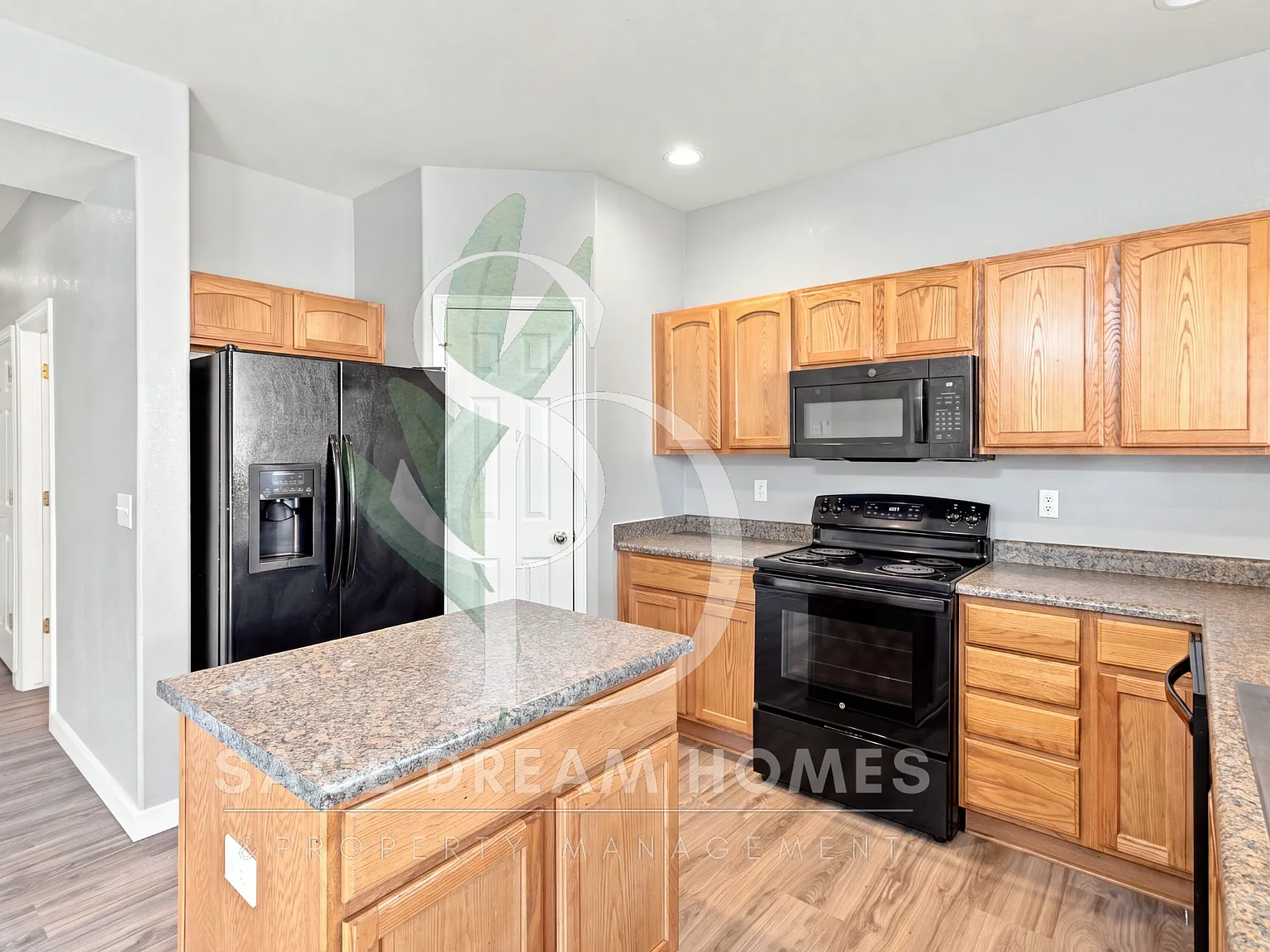 3 bed, 2982 sqft, $2,400 — Photo 2