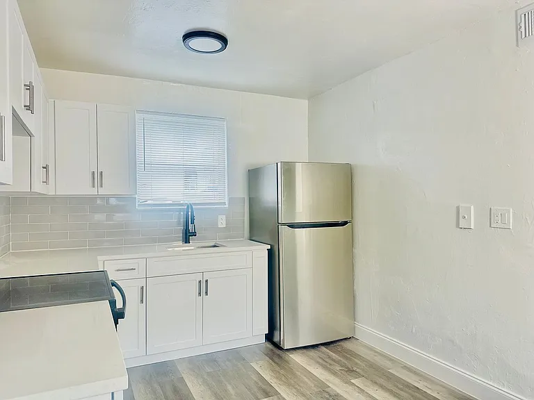 1545 NW 8th Ave — Photo 2
