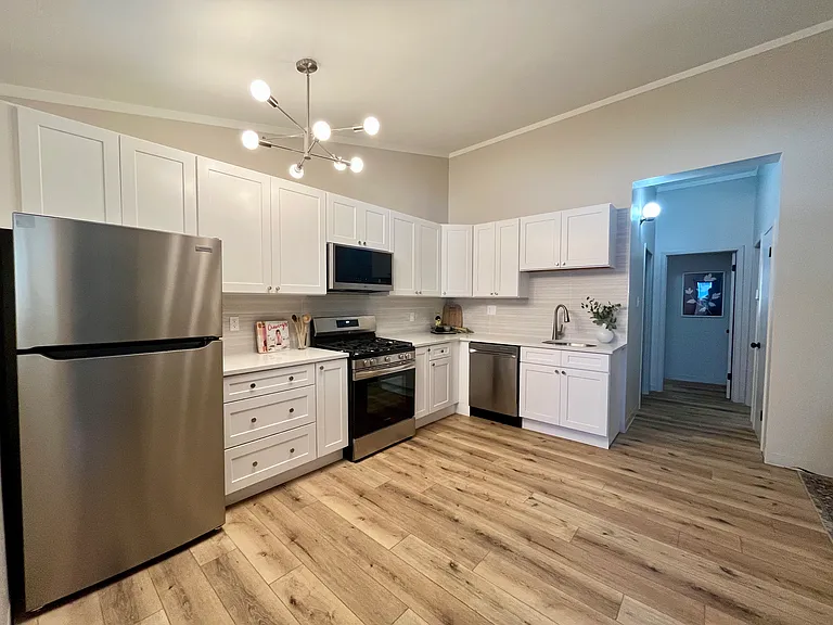 2112-2114 Russell Blvd #2114B — Photo 2
