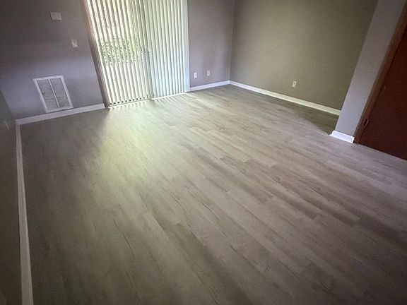 4th image of 105 New St #3