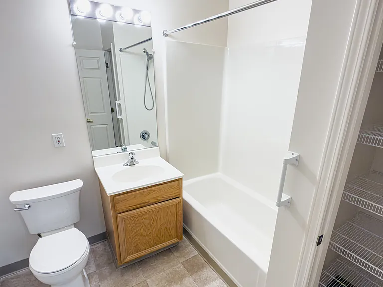 Seneca Pointe — Photo 11