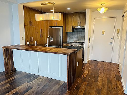 4th image of 549 Borden Ave APT 6C