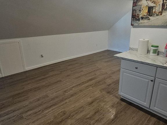3rd image of 1320 Elmwood Ave #4