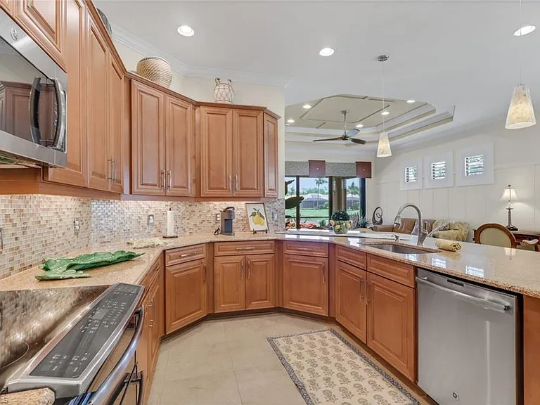 9142 Isla Bella Cir — Photo 5