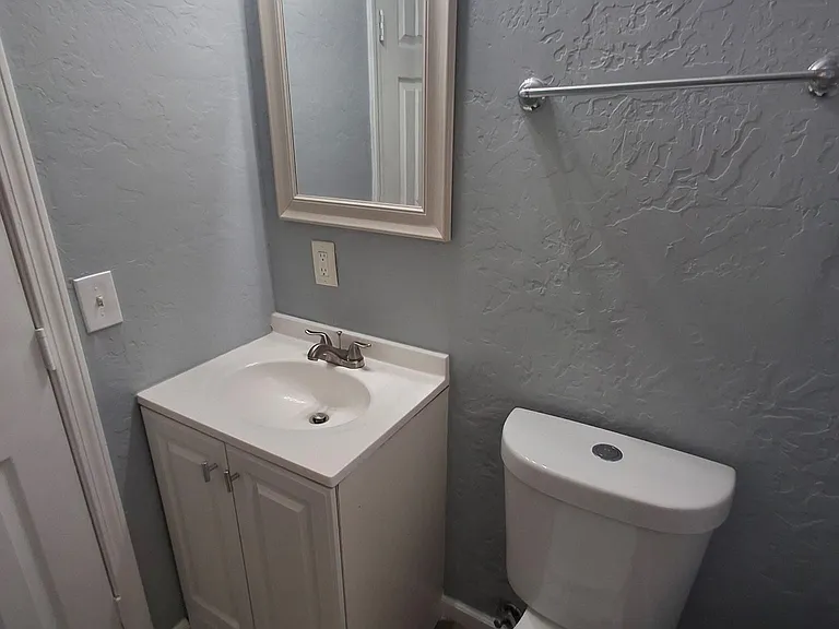 40 NW 24th St #40 — Photo 8