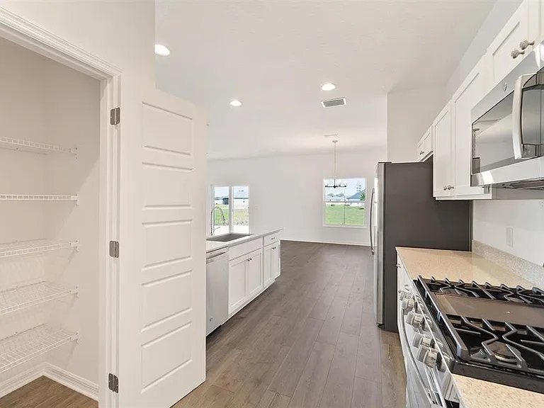2421 Hobkirk Loop — Photo 14