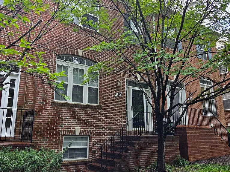 308 Garden View Sq — Photo 1