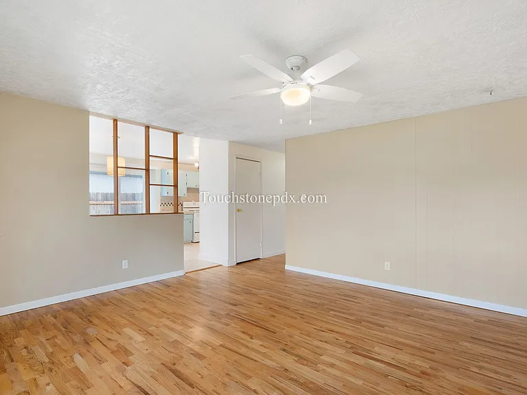 6718 SE Center St — Photo 4