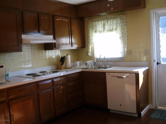 2nd image of 931A Thornhill Ct