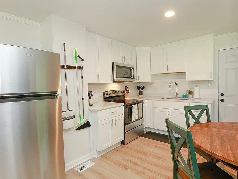full kitchen