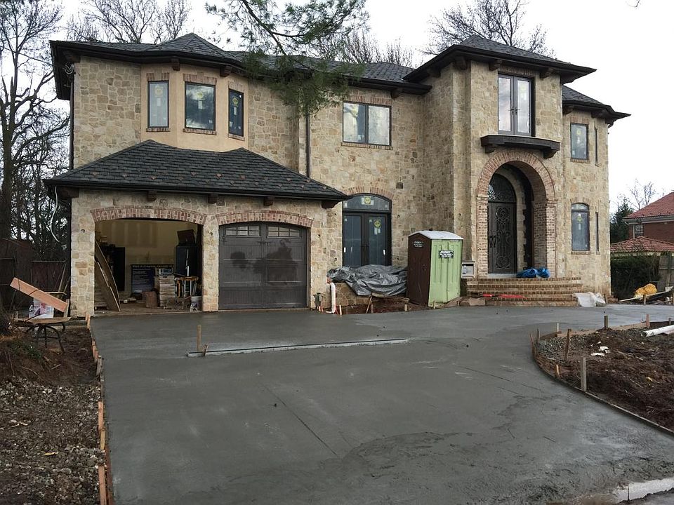 Front of house apt over 2 car garage