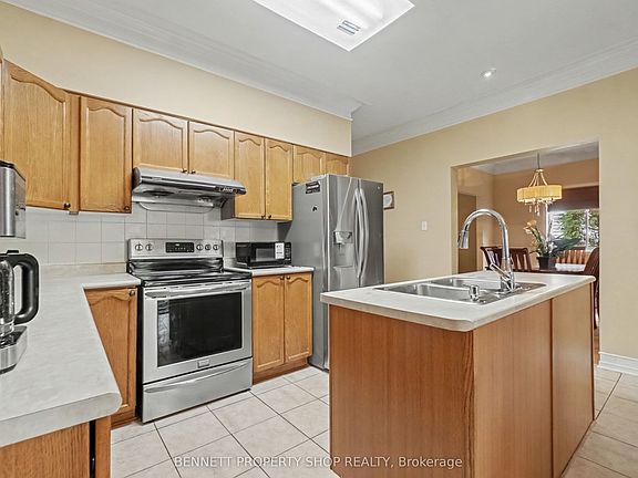 5th image of 644 Valin St