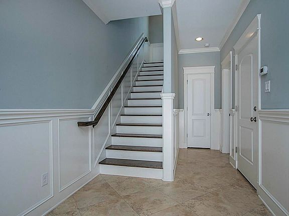 4th image of 2104 Oatfield Dr