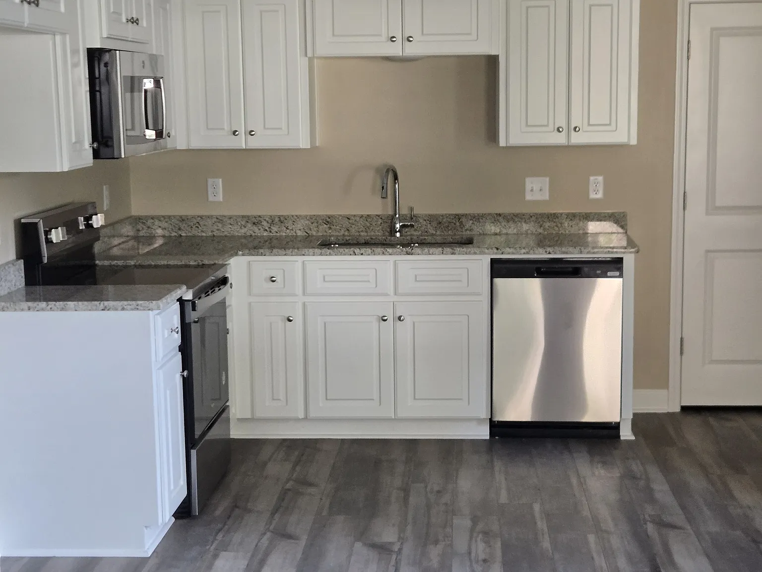3 bed, 1388 sqft, $1,700 — Photo 2