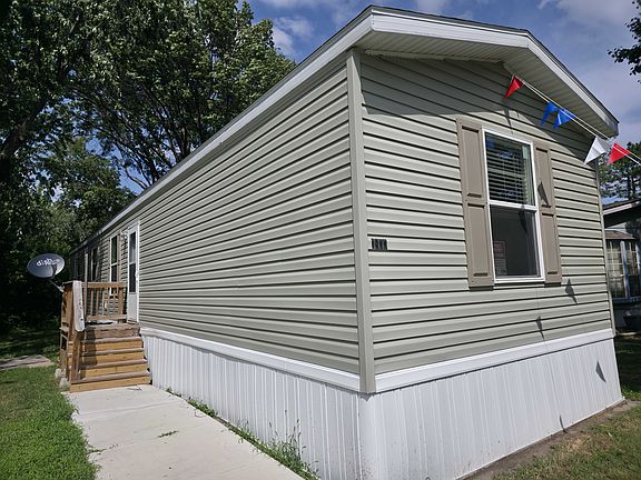 3rd image of 1440 W Plum St #37