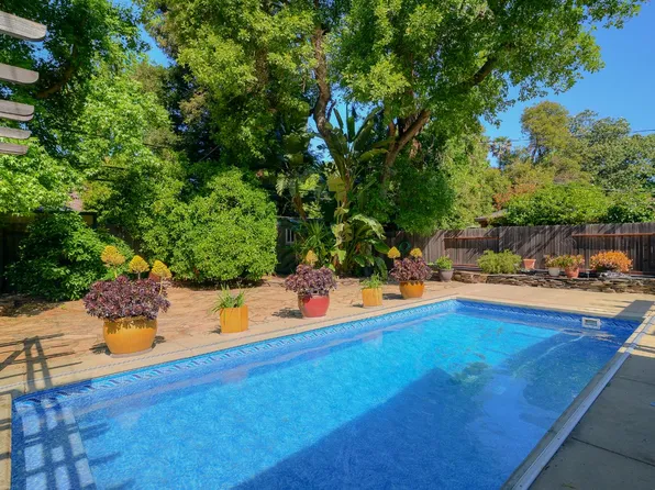 2630 Land Park Dr, Sacramento, CA 95818