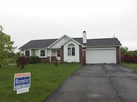 1067 Braemar Ct photo 1