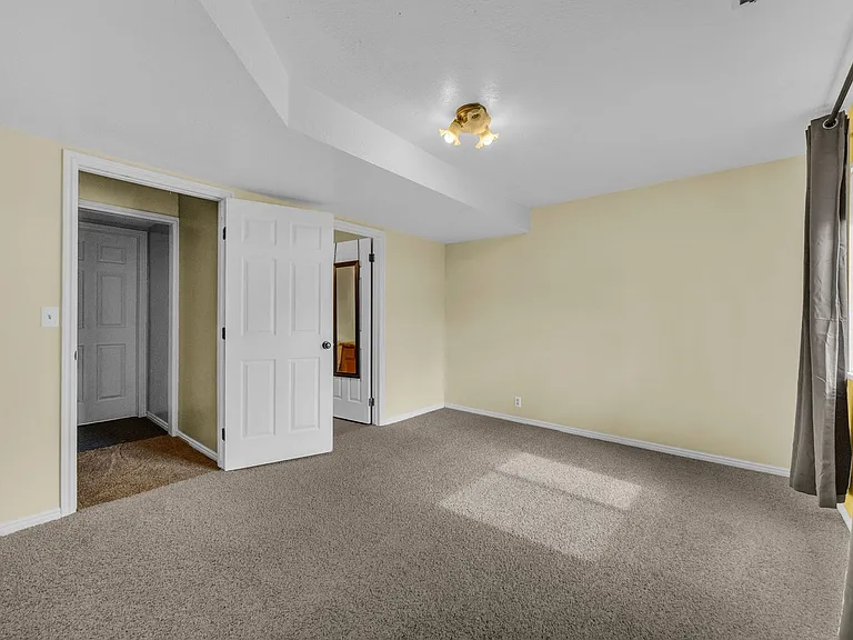 567 N Allanwood Pl — Photo 17