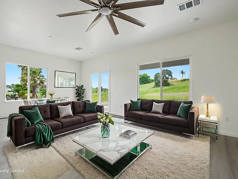 2426 Village Dr — Photo 31
