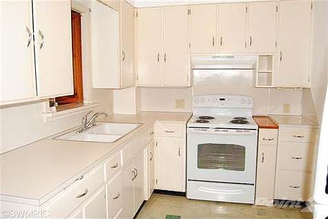 Kitchen with lots of storage