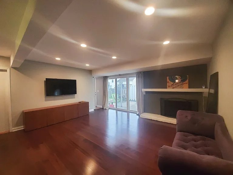 940 Burgess Cir — Photo 9