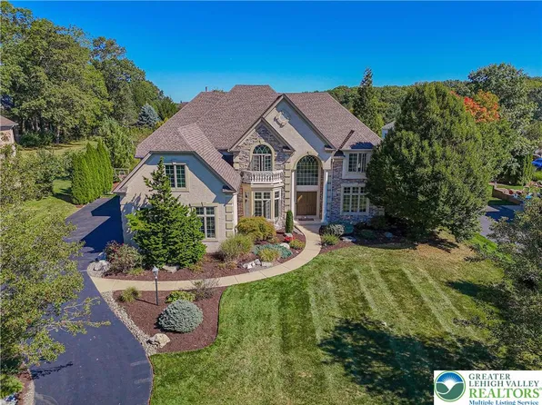 6659 Forest Knoll Ct, Allentown, PA 18106