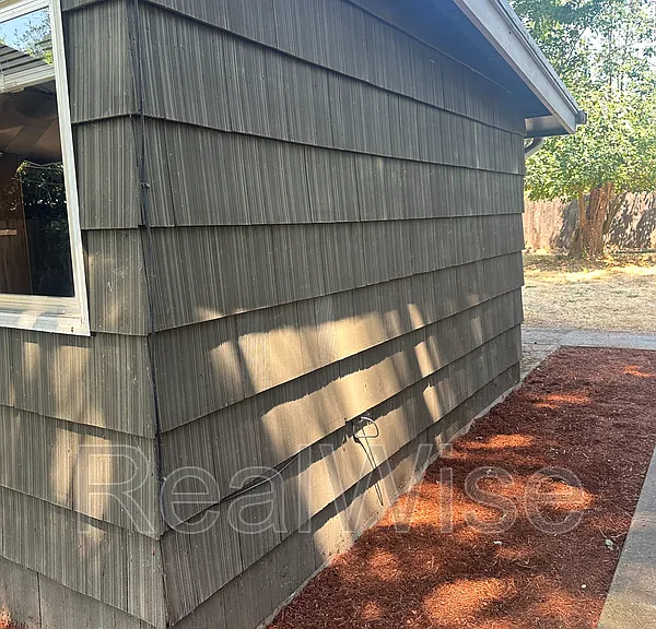 940 SE North St — Photo 28