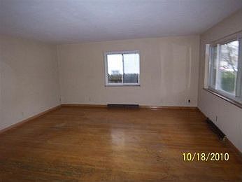 3rd image of 1533 Huffman Ave