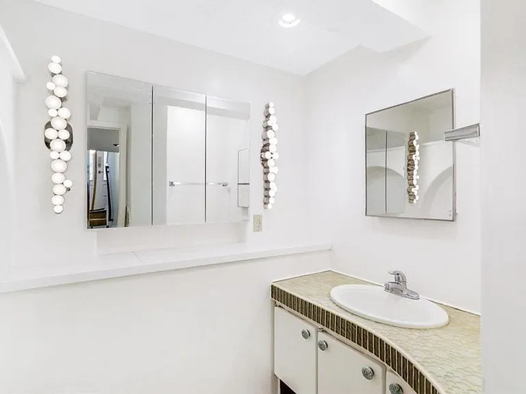 801 Corens Dr — Photo 28