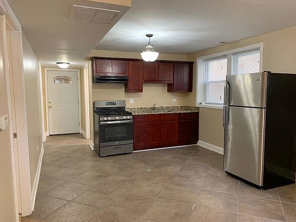 2nd image of 2325 S Lombard Ave