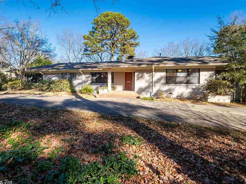 1st image of 10 River Oaks Cir