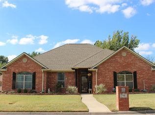 710 Mockingbird St, Bonham, TX 75418