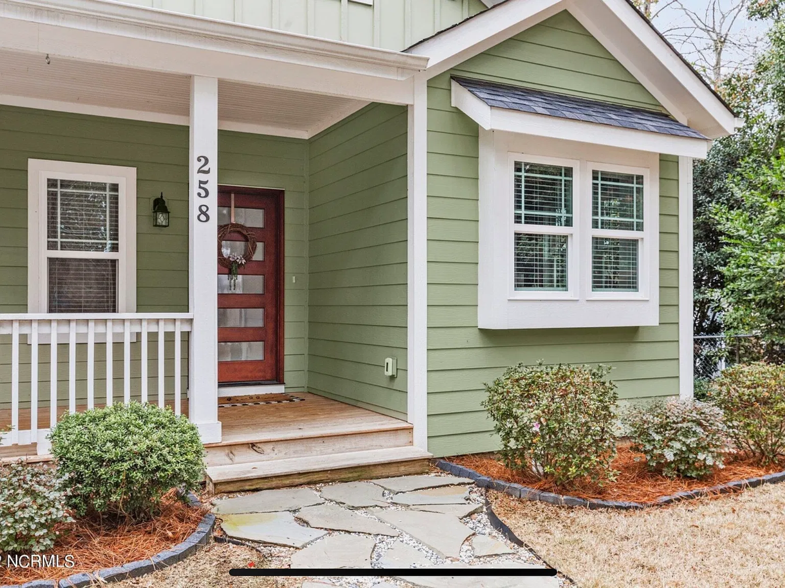3 bed, 1210 sqft, $2,400 — Photo 4