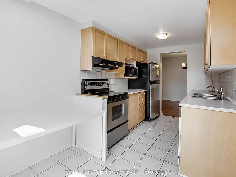 33 Scampton Dr — Photo 14