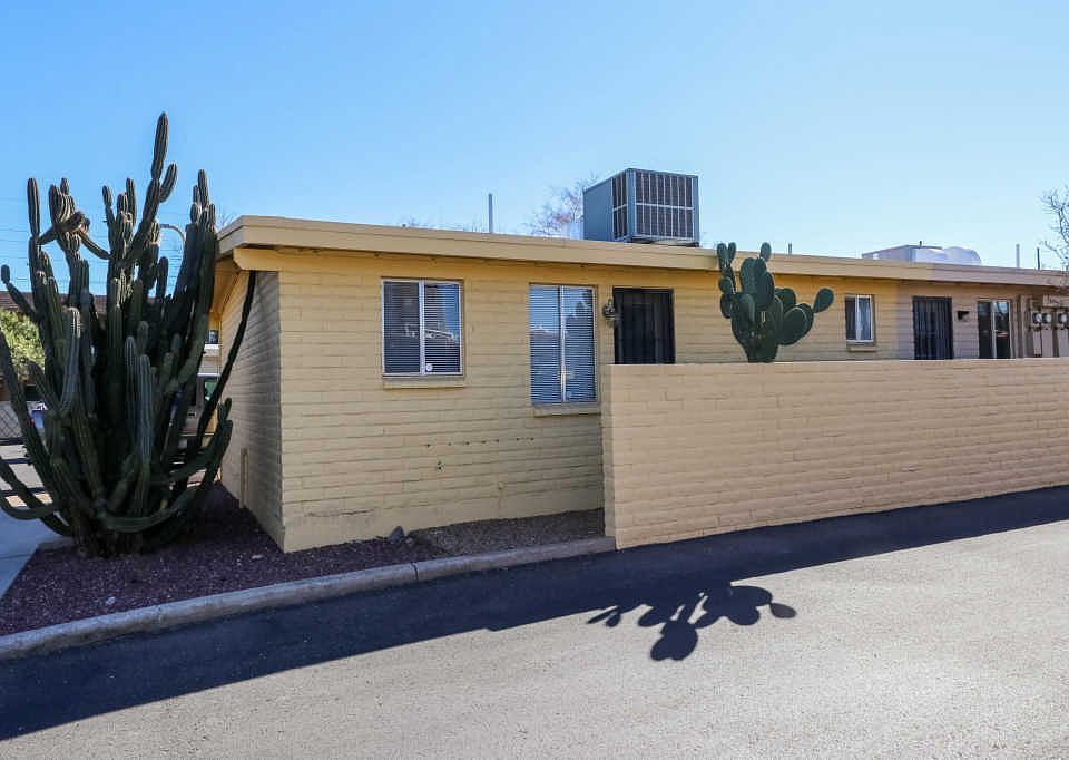 1st image of 3035 E Blacklidge Dr