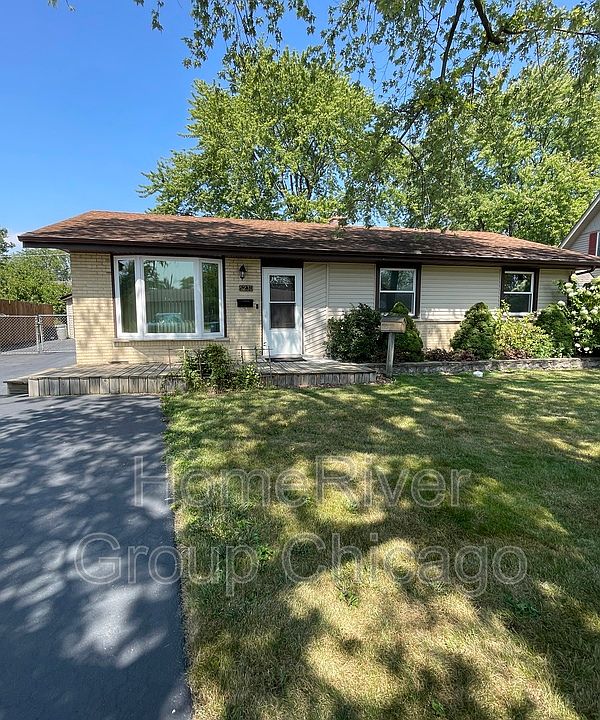 1st image of 5230 Park Ln