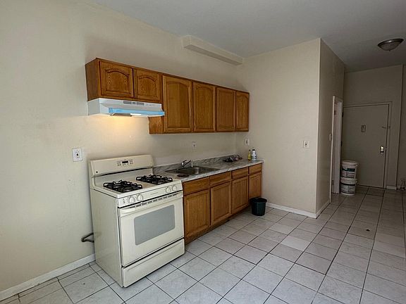 4th image of 740 E 214th St #2