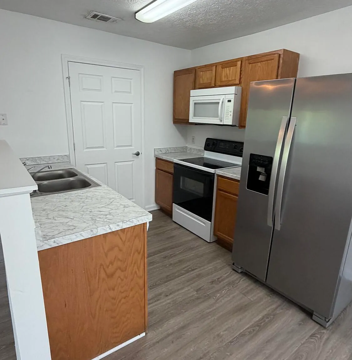 12 bed, 4752 sqft, $1,550 — Photo 4