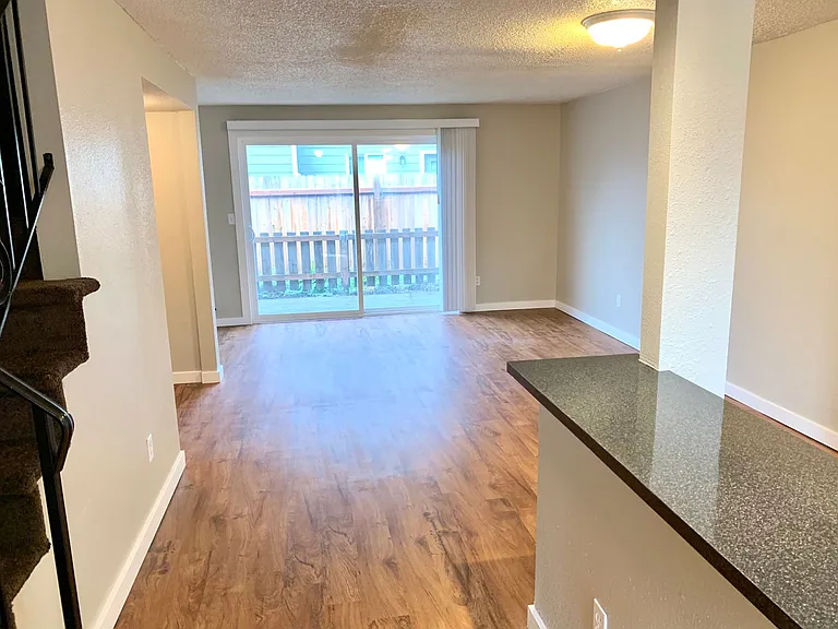540 W Maple St #25 — Photo 15
