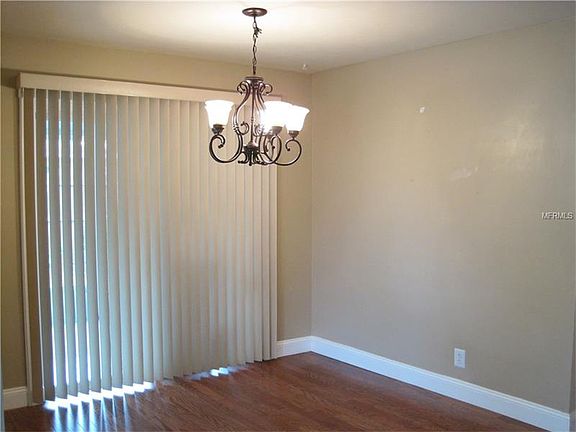 4th image of 523 W Foothill Way