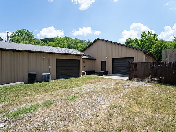 4th image of 496 River Rd