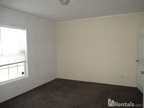 5th image of 2933 Darlene Dr