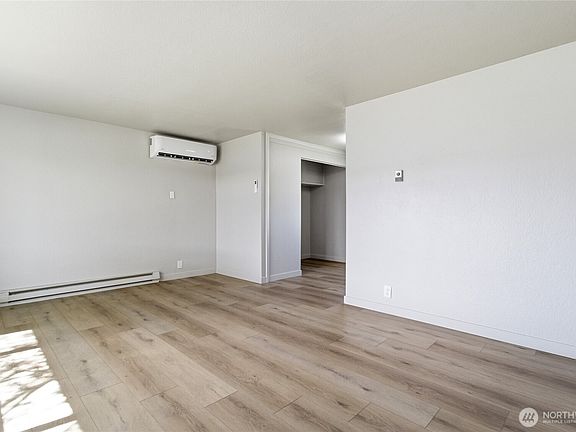 5th image of 552 Edith Avenue
