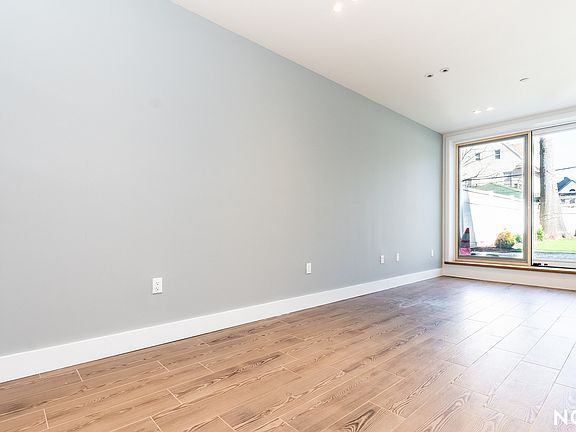 5th image of 675 E 32nd St #4