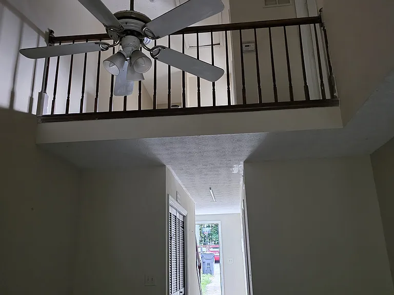 1013 Carla Pl — Photo 2